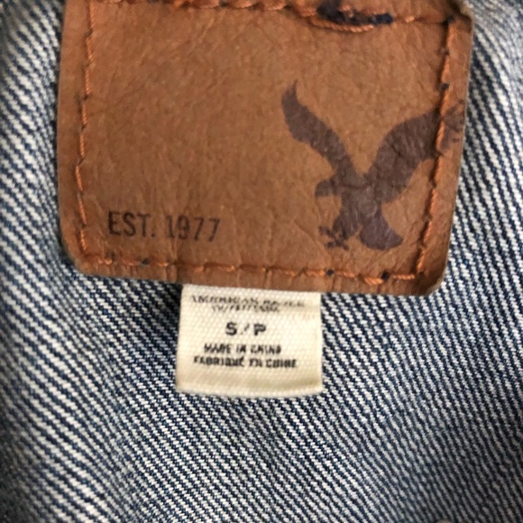 American Eagle Sleeveless Denim Vest - Picture 4 of 5